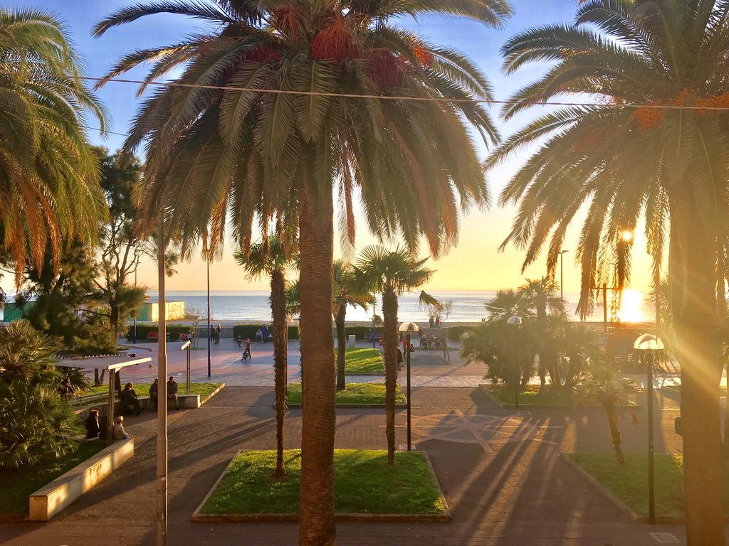 Casa Giulia: Beachfront Apartment with AC and Parking Sestri Levante Exterior photo