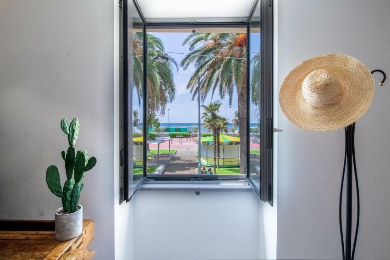 Casa Giulia: Beachfront Apartment with AC and Parking Sestri Levante Exterior photo