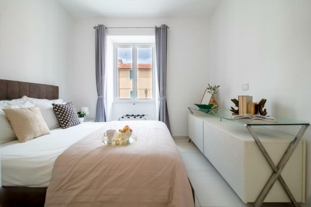 Casa Giulia: Beachfront Apartment with AC and Parking Sestri Levante Exterior photo