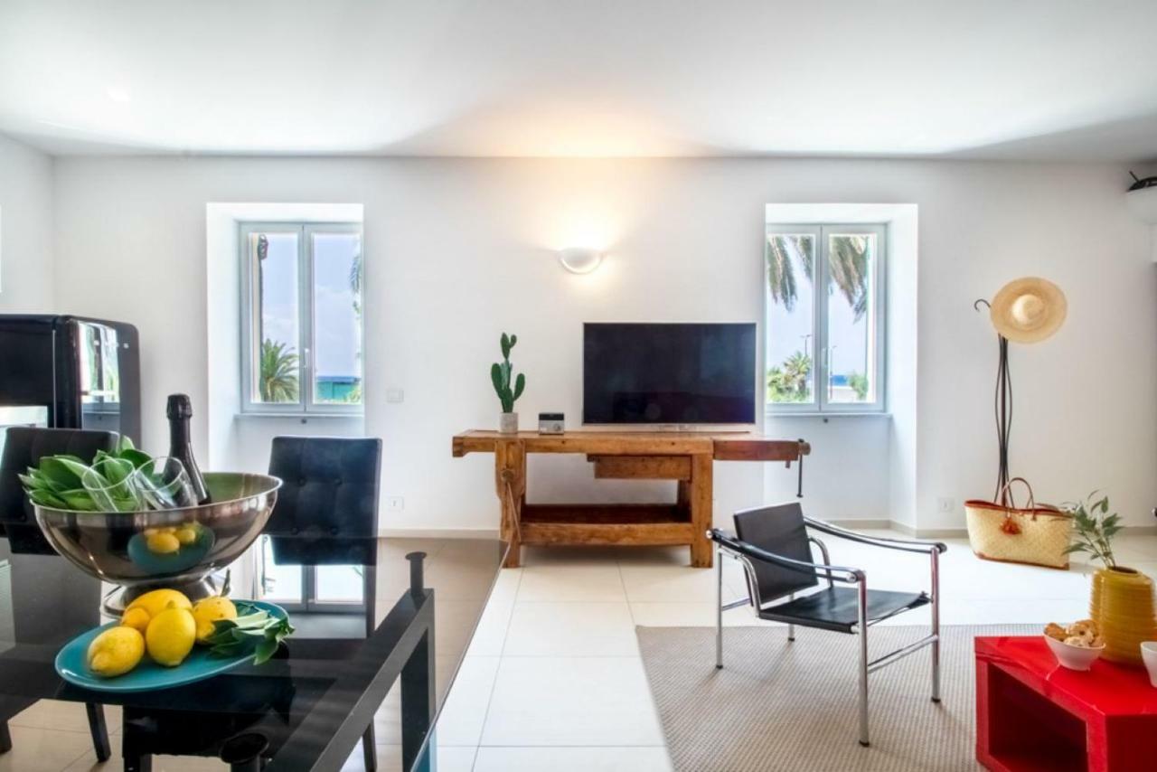 Casa Giulia: Beachfront Apartment with AC and Parking Sestri Levante Exterior photo