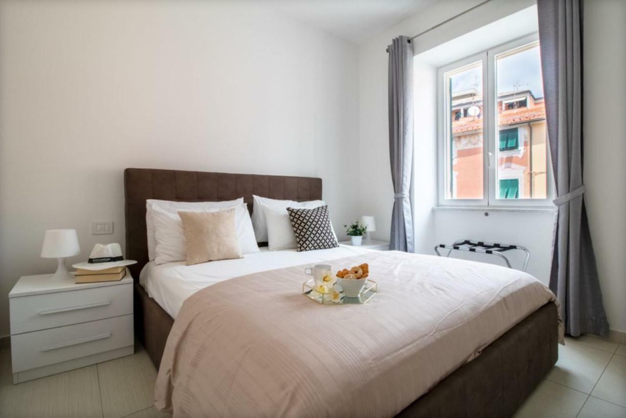 Casa Giulia: Beachfront Apartment with AC and Parking Sestri Levante Exterior photo