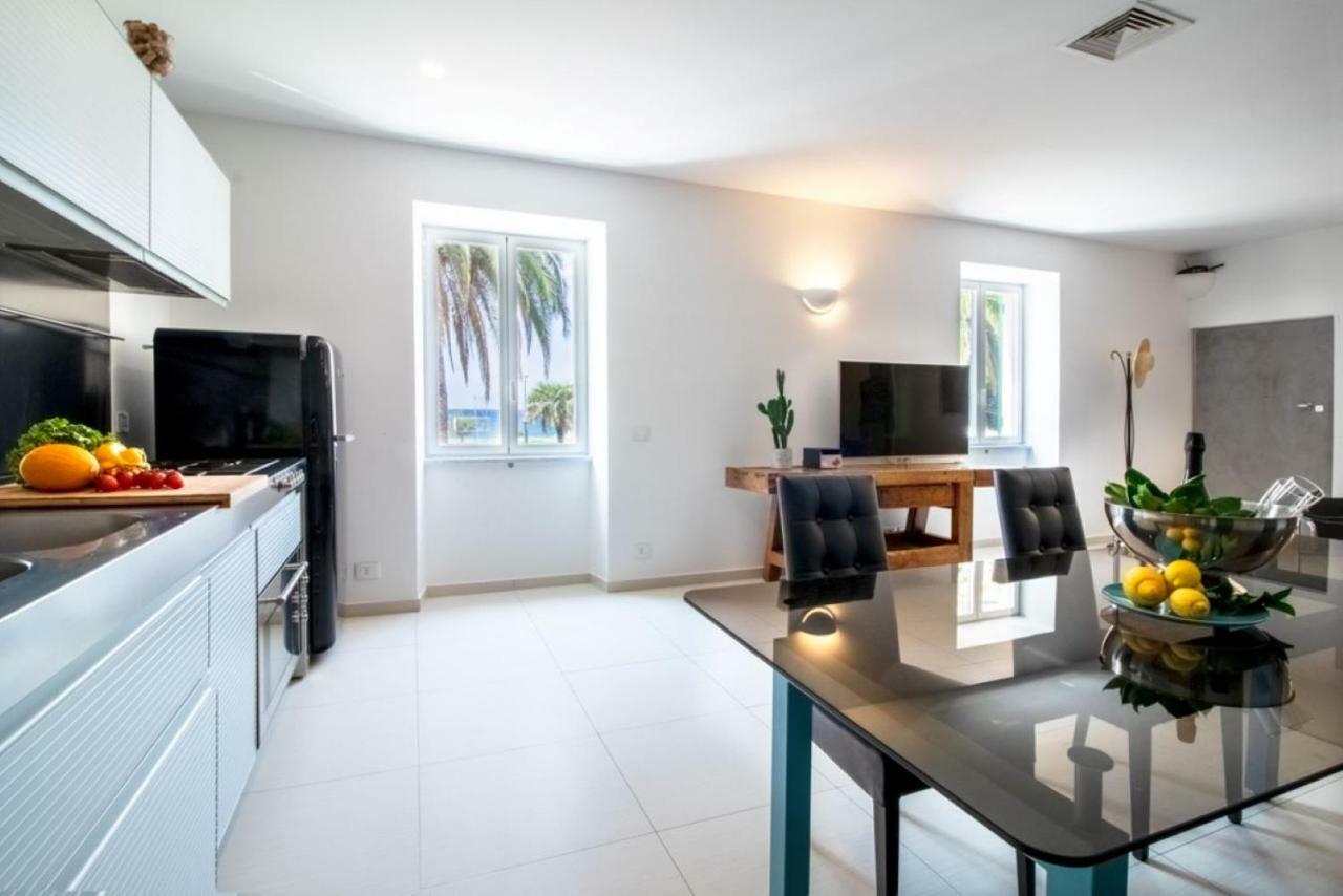 Casa Giulia: Beachfront Apartment with AC and Parking Sestri Levante Exterior photo